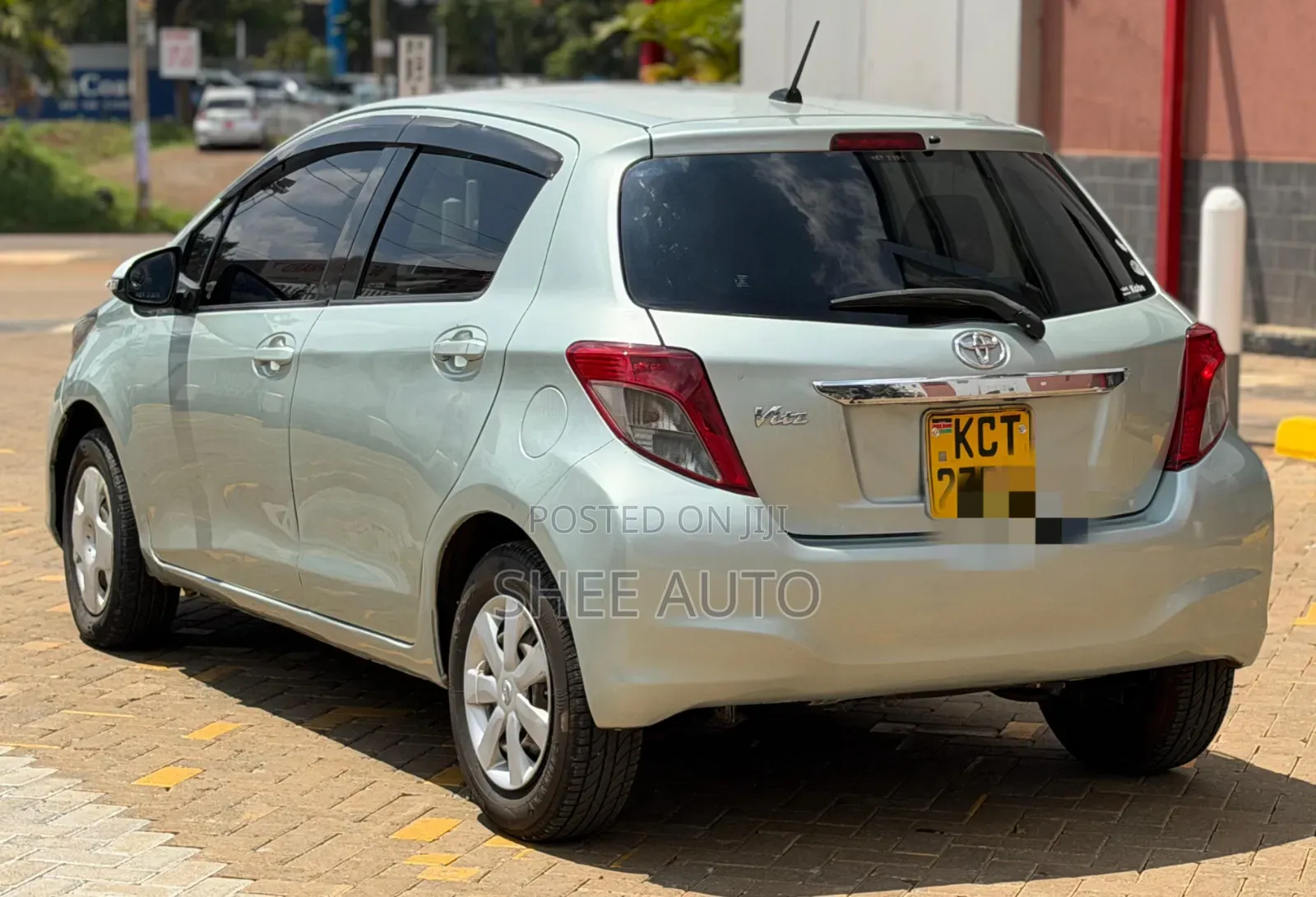 Toyota Vitz 2012 Silver