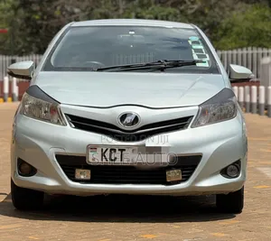 Toyota Vitz 2012 Silver