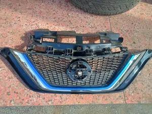 Nissan Note Grill