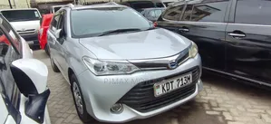 Toyota Corolla Fielder 2018 Silver