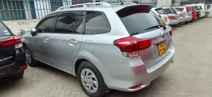 Toyota Corolla Fielder 2018 Silver
