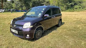 Toyota Sienta 2013