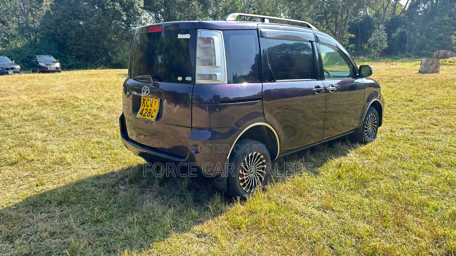 Toyota Sienta 2013