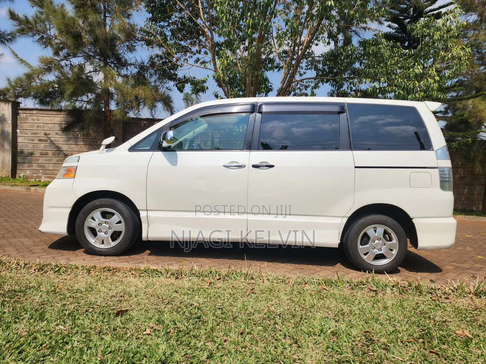 Toyota Voxy 2007 White