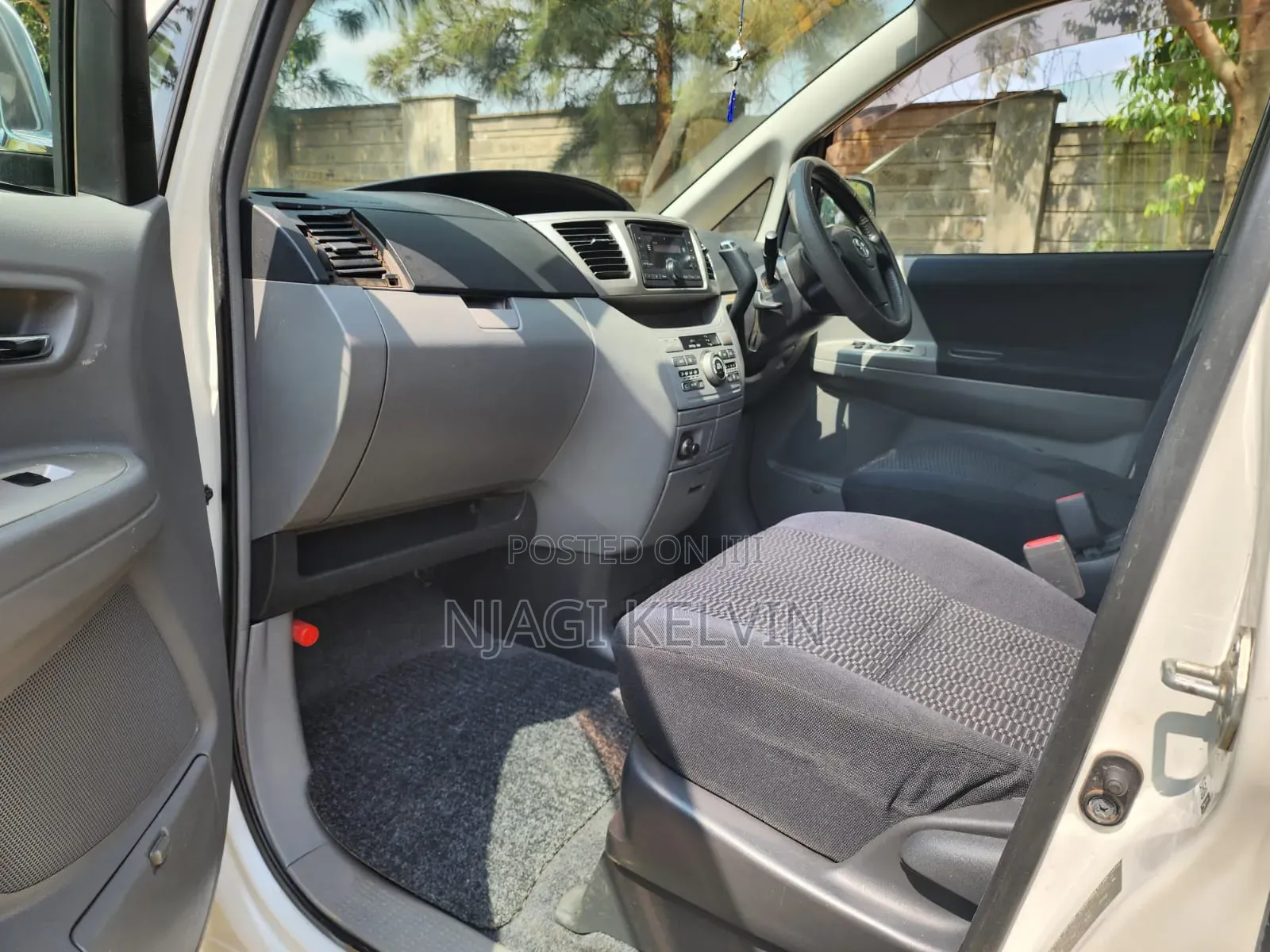 Toyota Voxy 2007 White