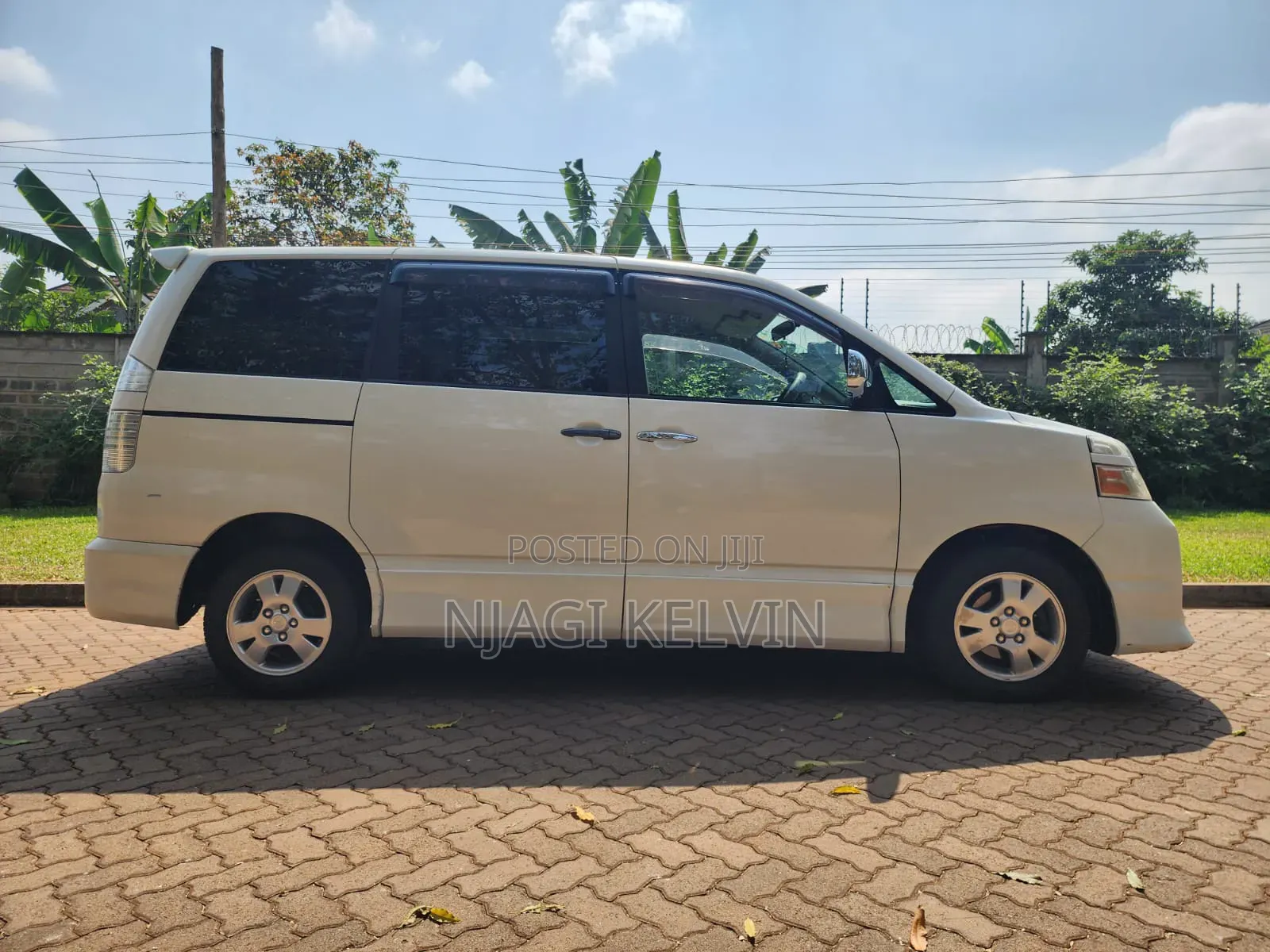 Toyota Voxy 2007 White