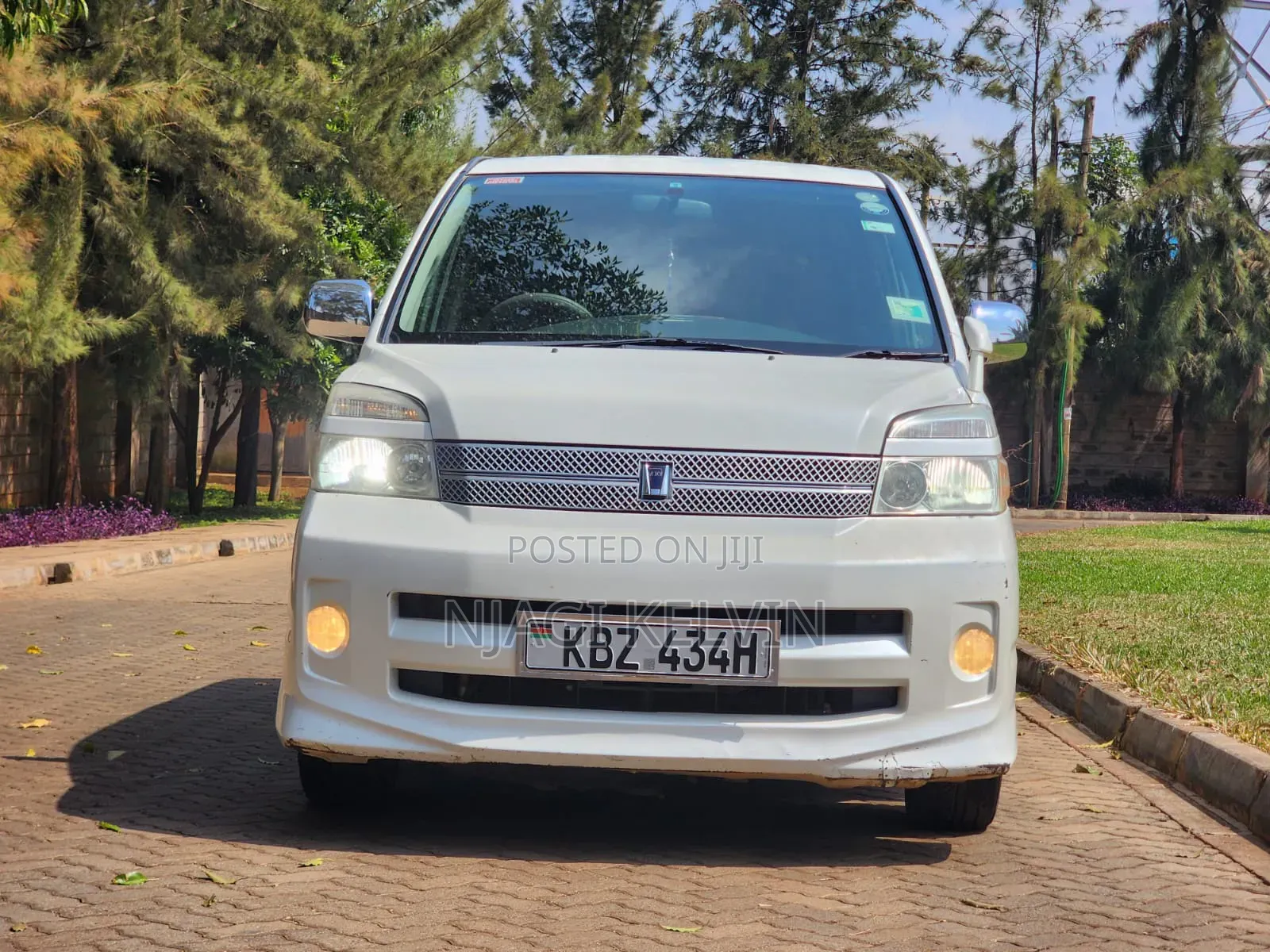 Toyota Voxy 2007 White
