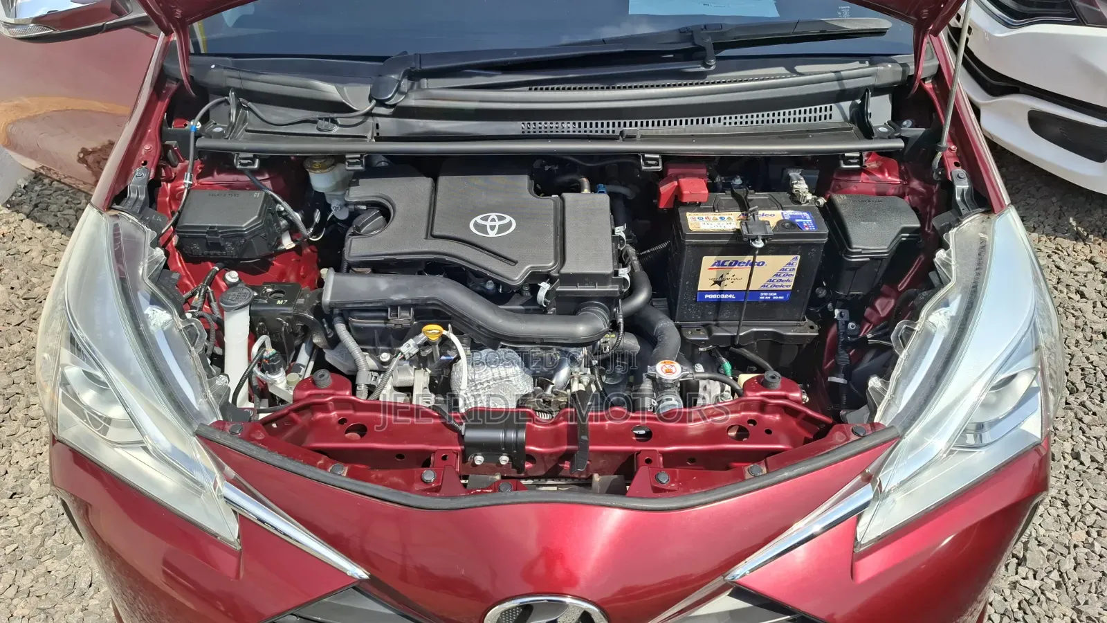 Toyota Vitz 2018 Red