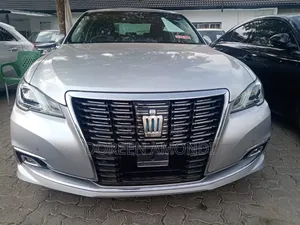 Toyota Crown 2018 Silver