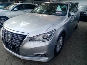 Toyota Crown 2018 Silver
