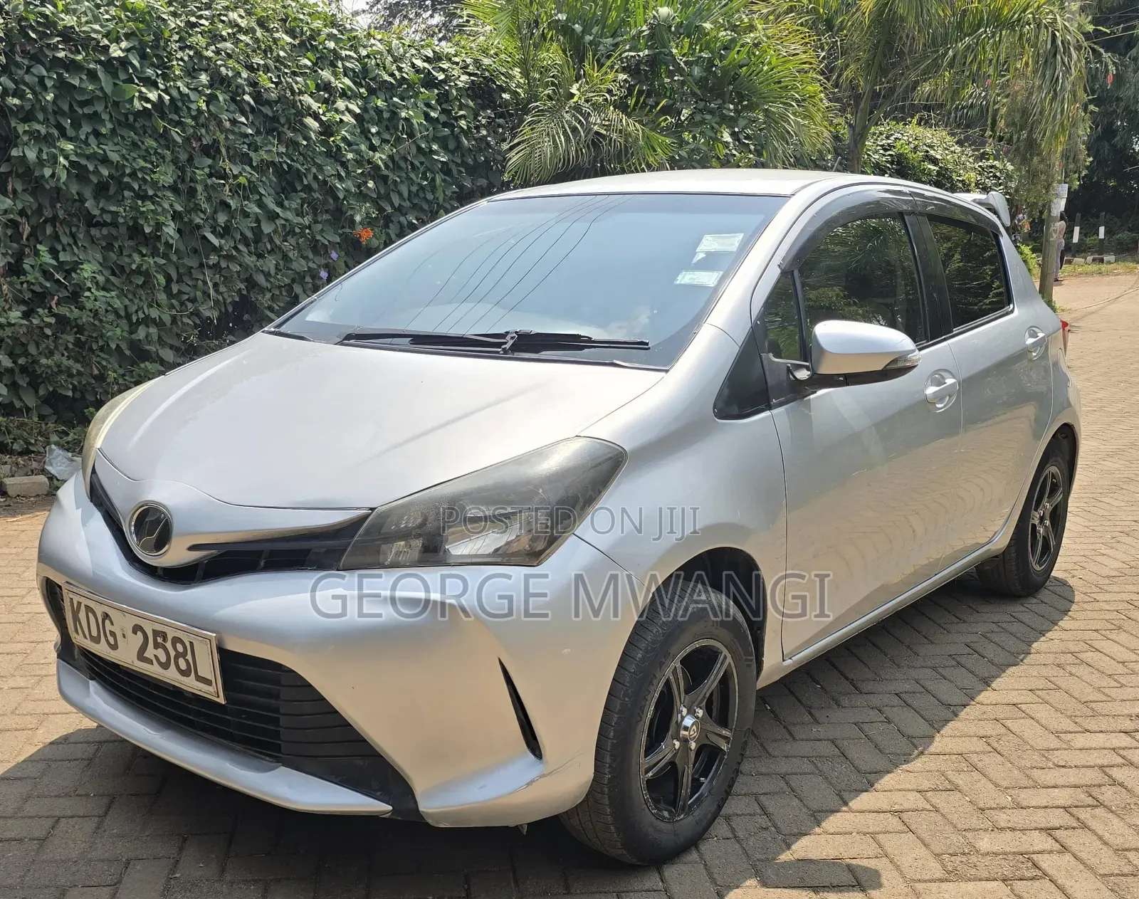 Toyota Vitz 2014 Silver