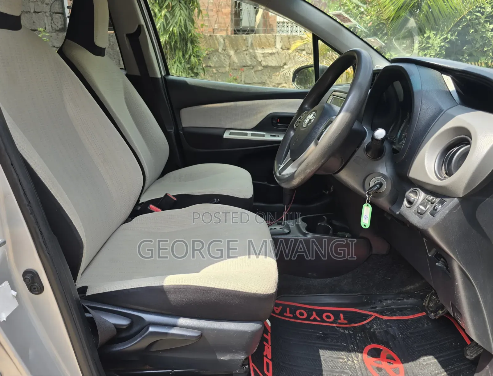 Toyota Vitz 2014 Silver
