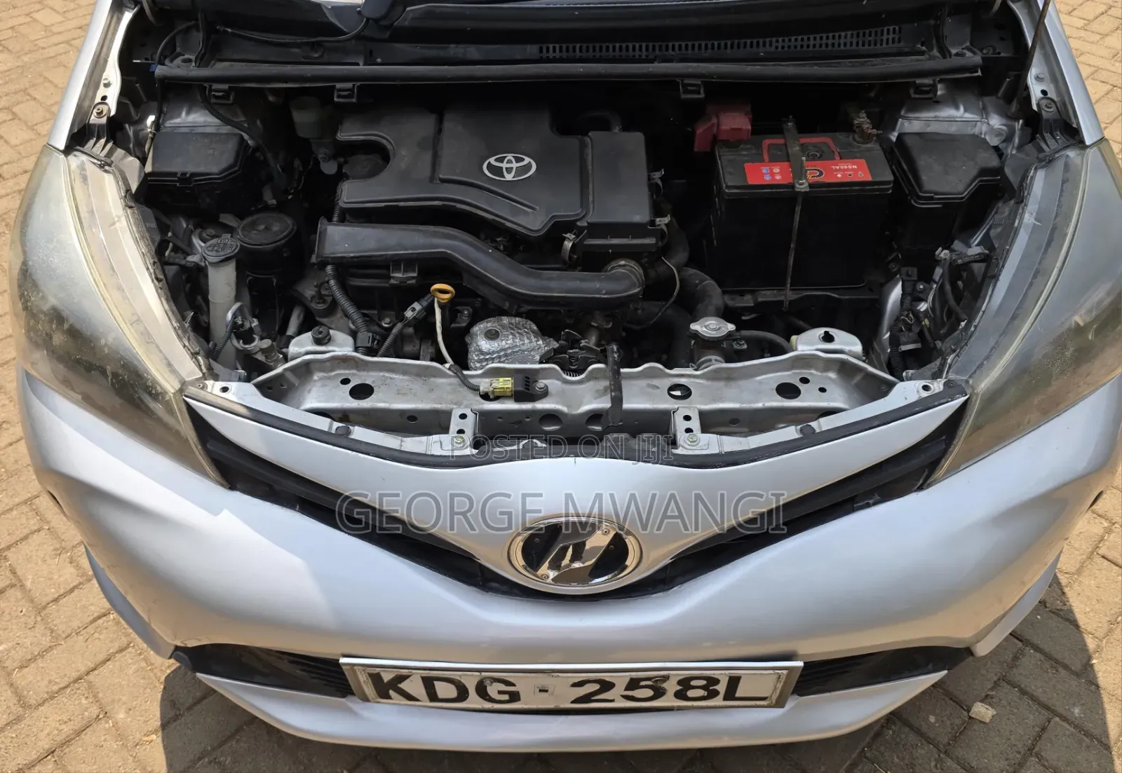 Toyota Vitz 2014 Silver