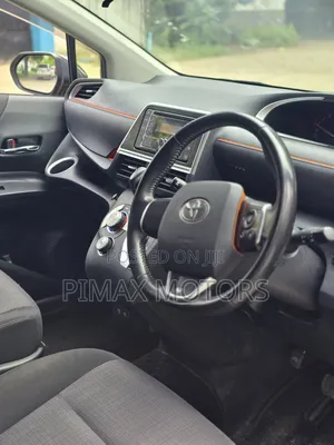 Toyota Sienta 2019 Beige