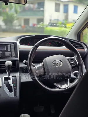 Toyota Sienta 2019 Beige