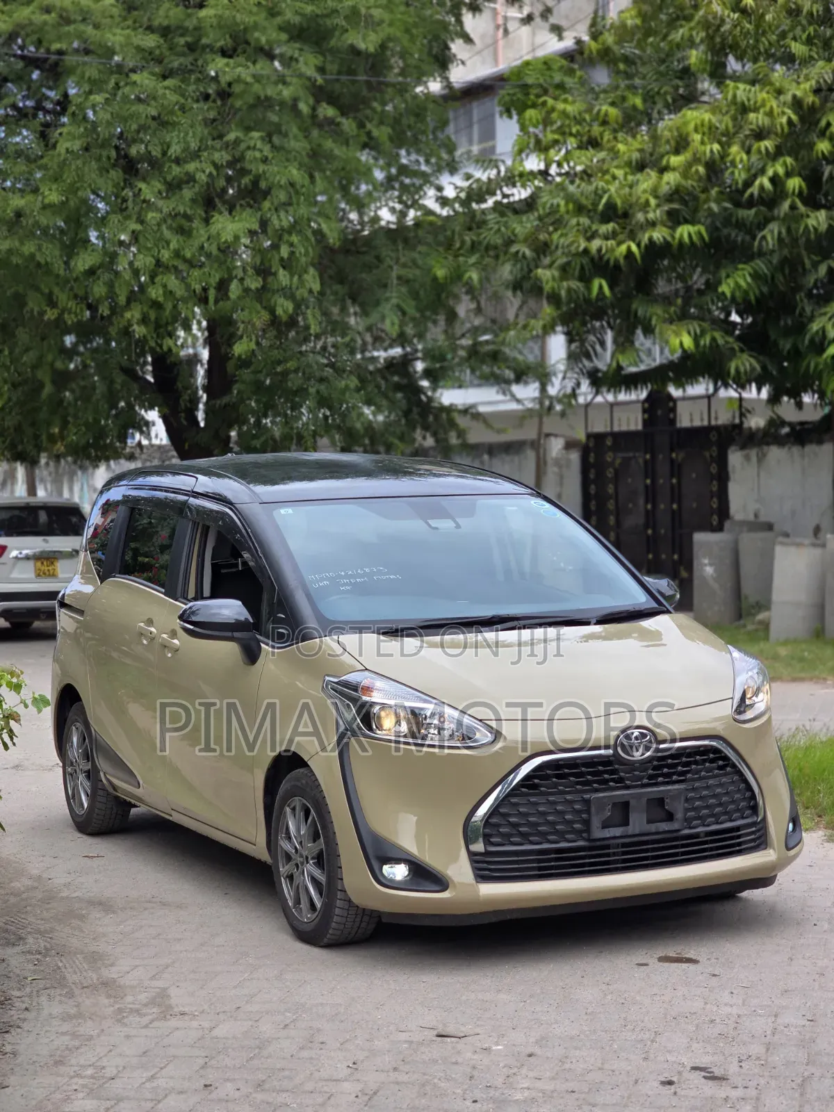 Toyota Sienta 2019 Beige