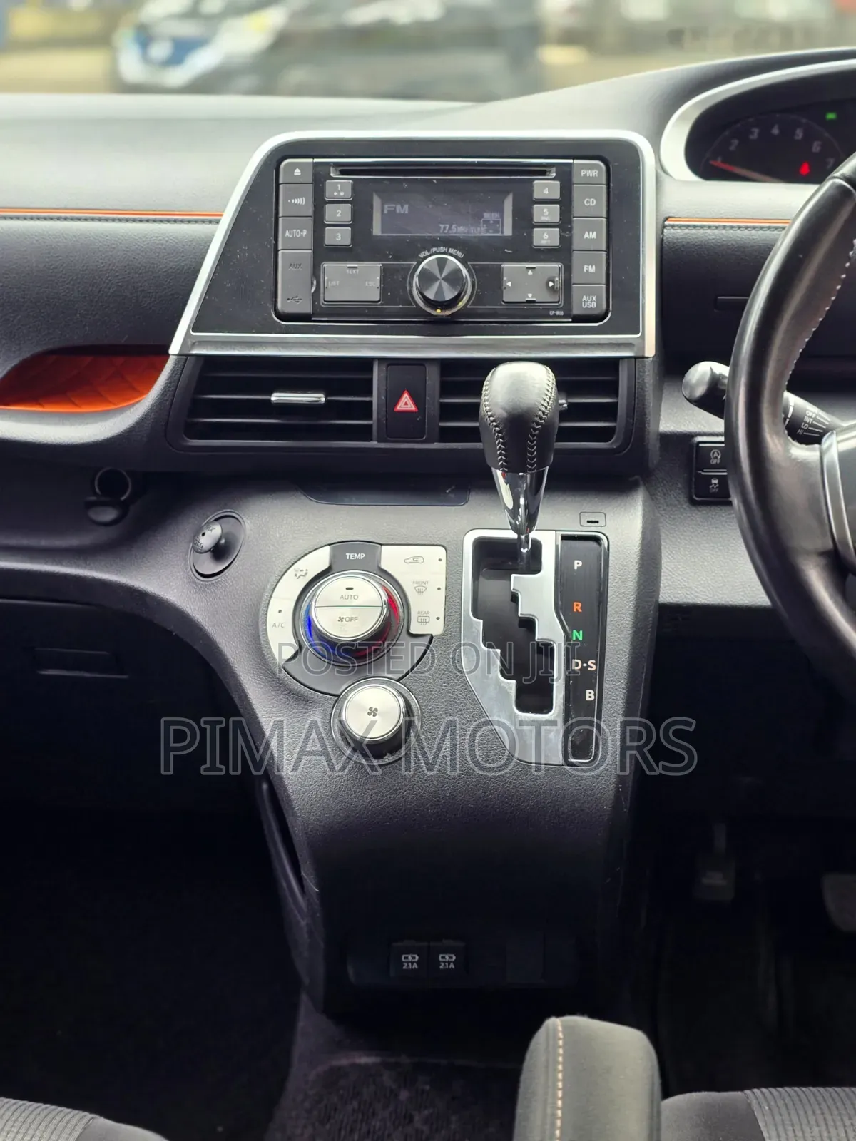 Toyota Sienta 2019 Beige