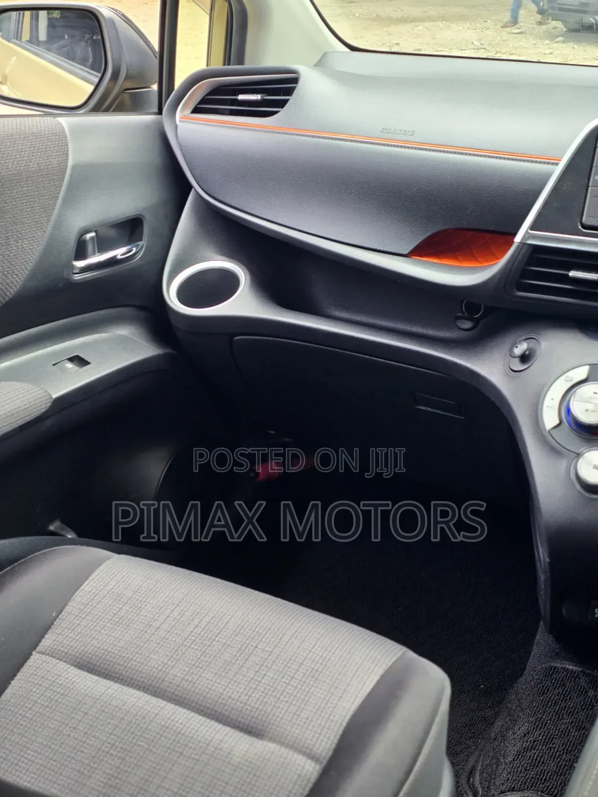 Toyota Sienta 2019 Beige