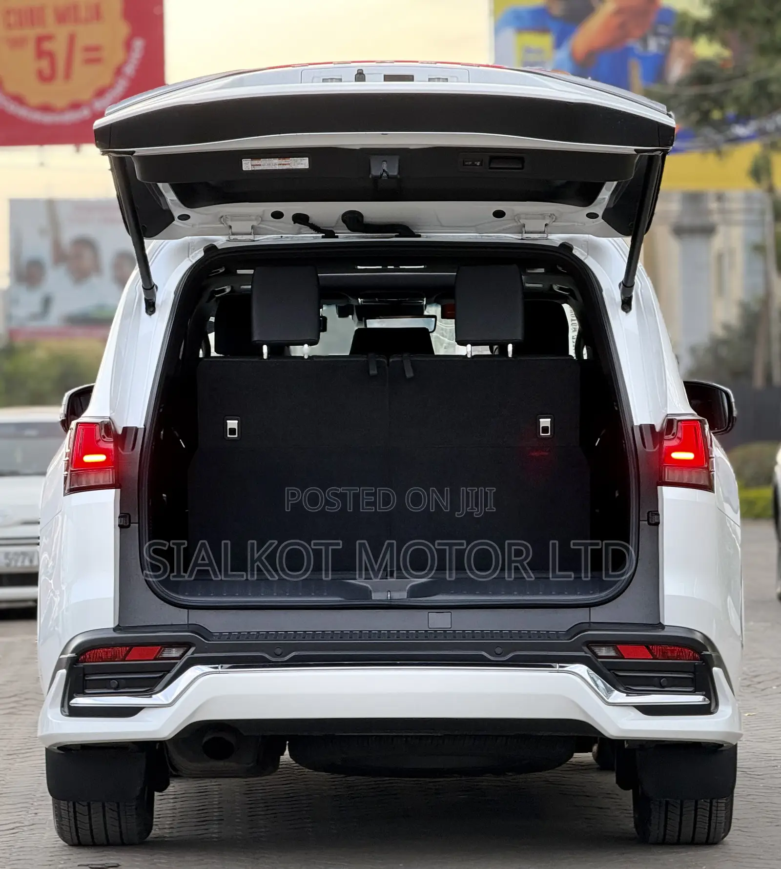 Lexus LX 600 2022 White