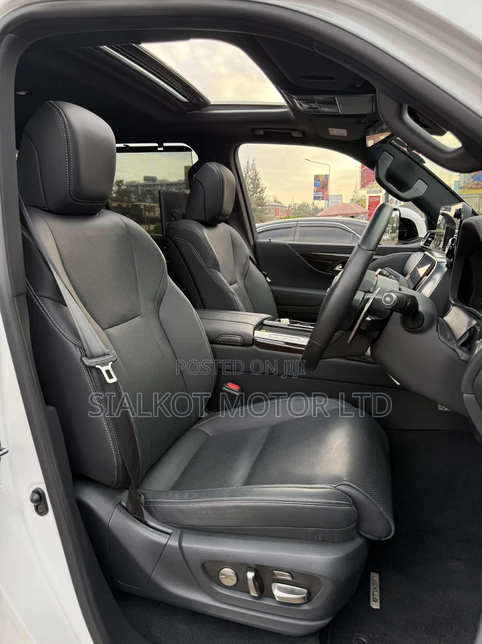 Lexus LX 600 2022 White