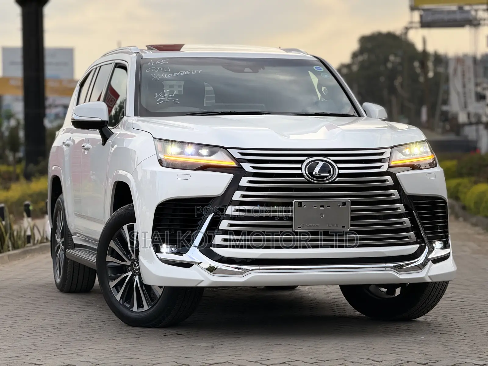 Lexus LX 600 2022 White