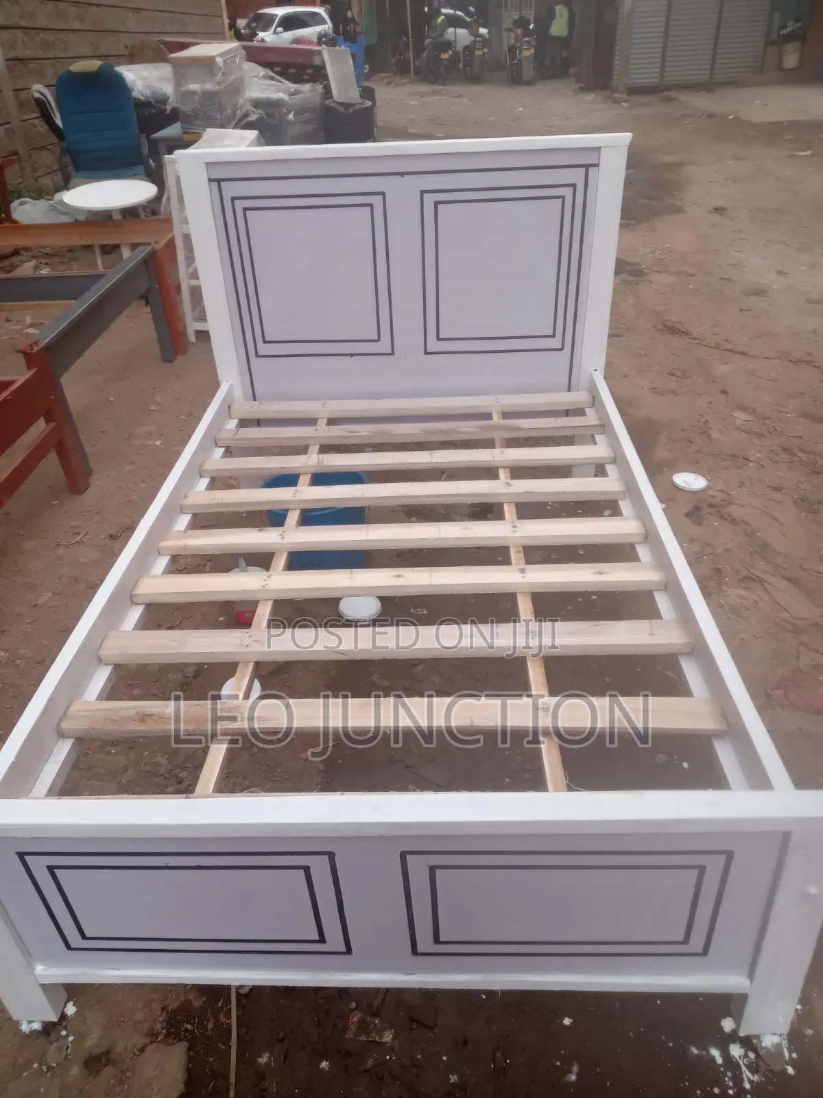 White 4 by 6 Luxury Bed