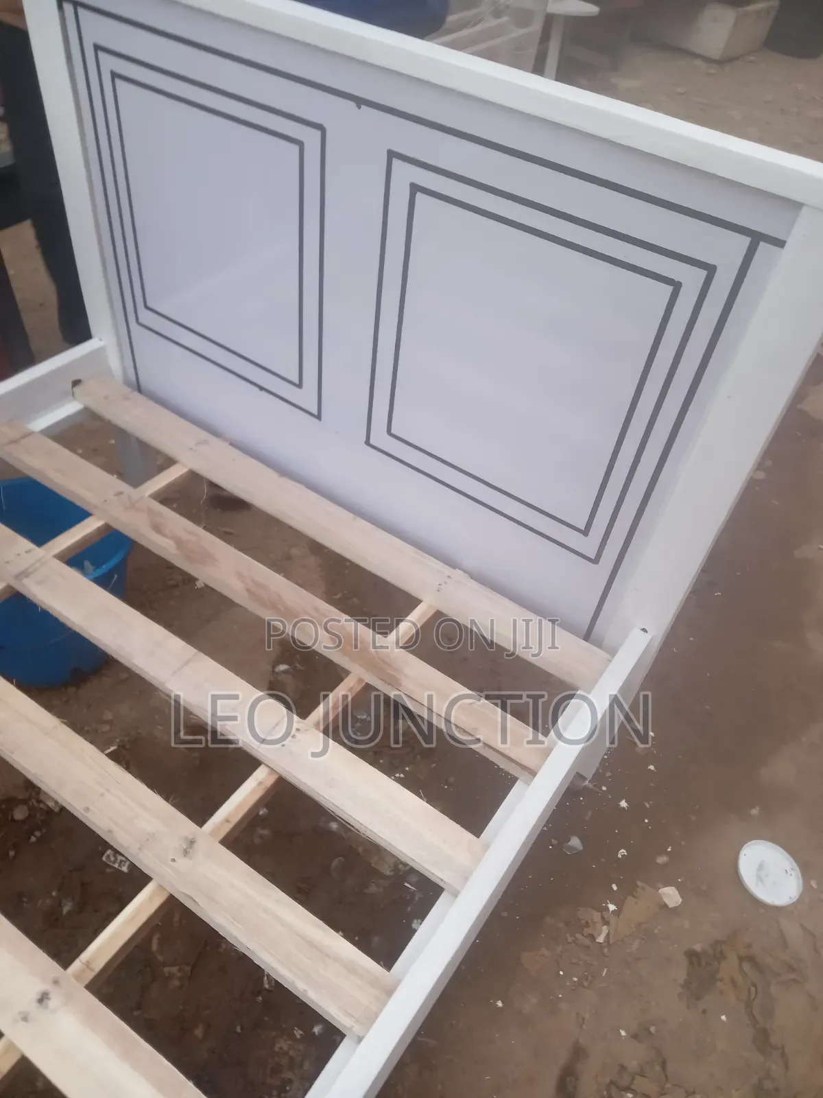 White 4 by 6 Luxury Bed