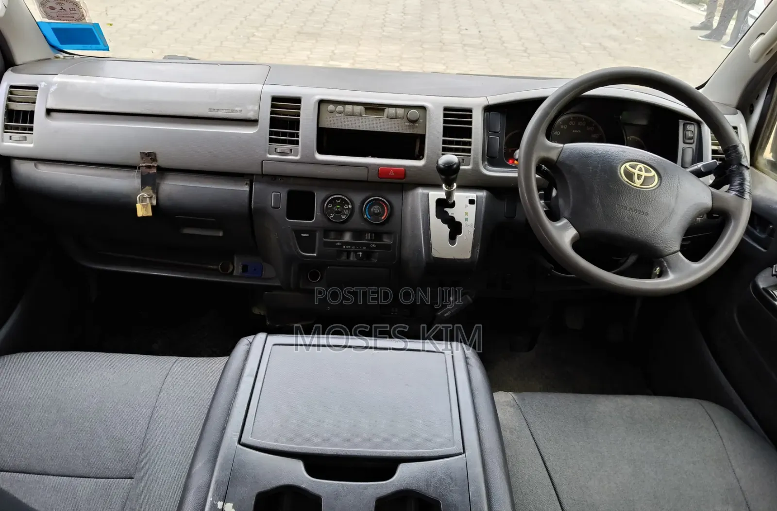 Toyota HiAce 2014 White