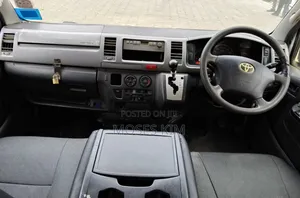 Toyota HiAce 2014 White