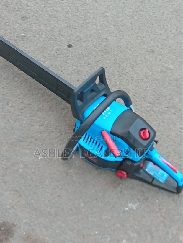 Gasoline Chainsaw - thumbnail 2