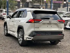 Toyota RAV4 Limited AWD 2020 White