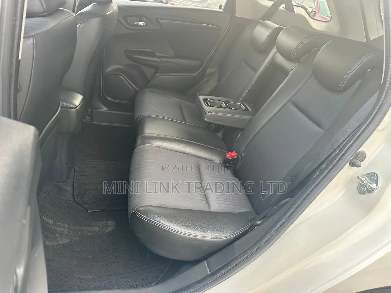 Honda Fit Shuttle 1.5 Hybrid 2WD 2019 White