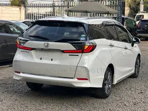 Honda Fit Shuttle 1.5 Hybrid 2WD 2019 White