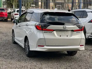 Honda Fit Shuttle 1.5 Hybrid 2WD 2019 White