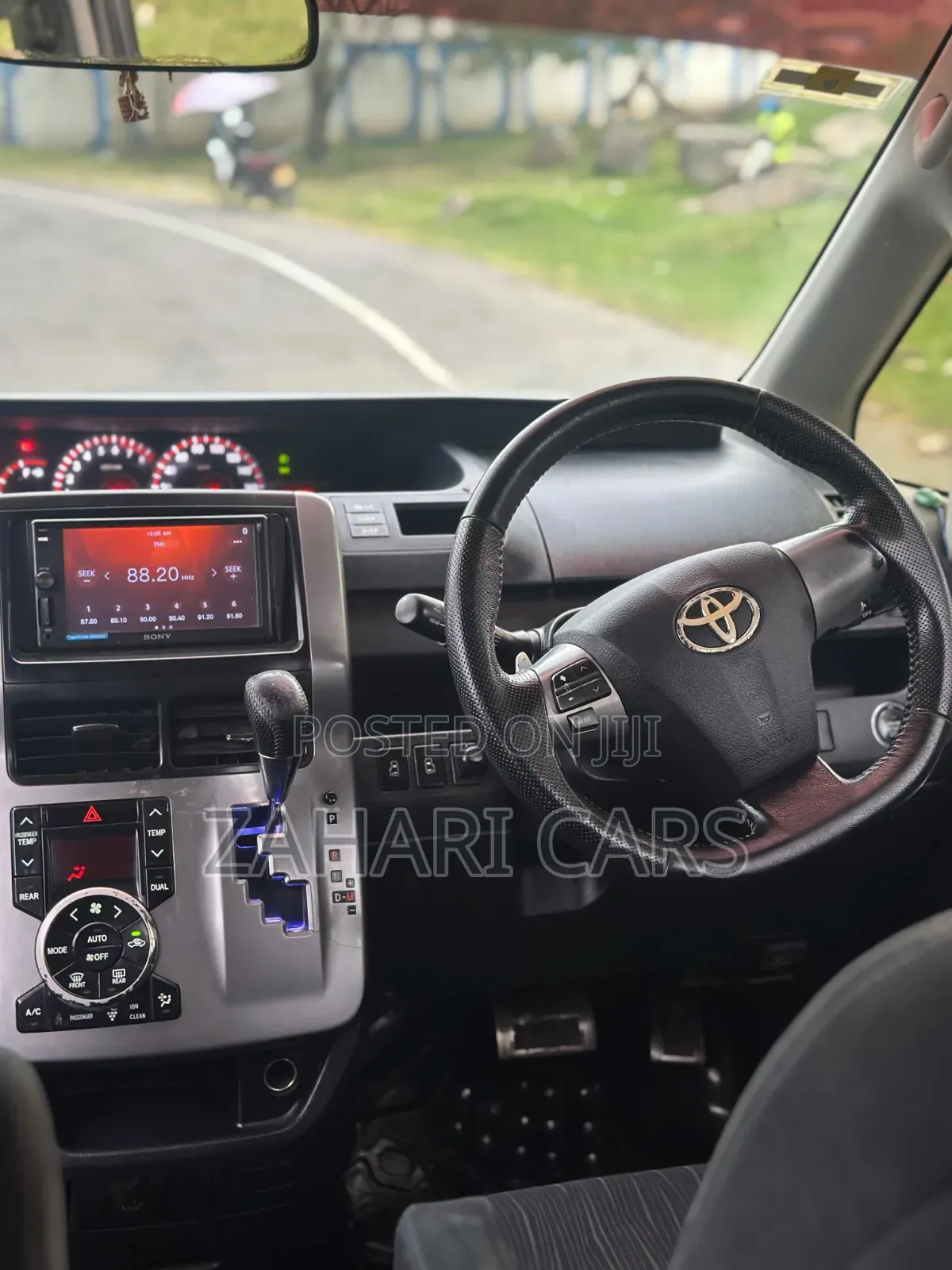 Toyota Noah 2012 Black