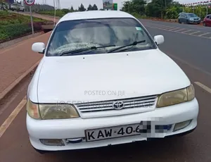 Toyota Corolla 1999 White