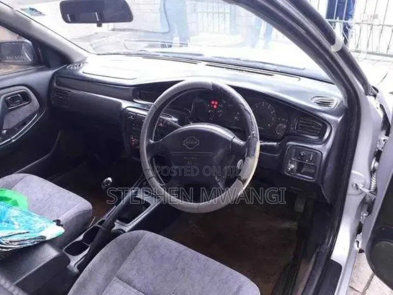 Nissan FB15 2000 Silver