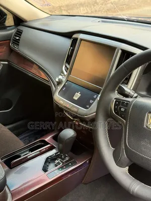Toyota Crown 2016 Black