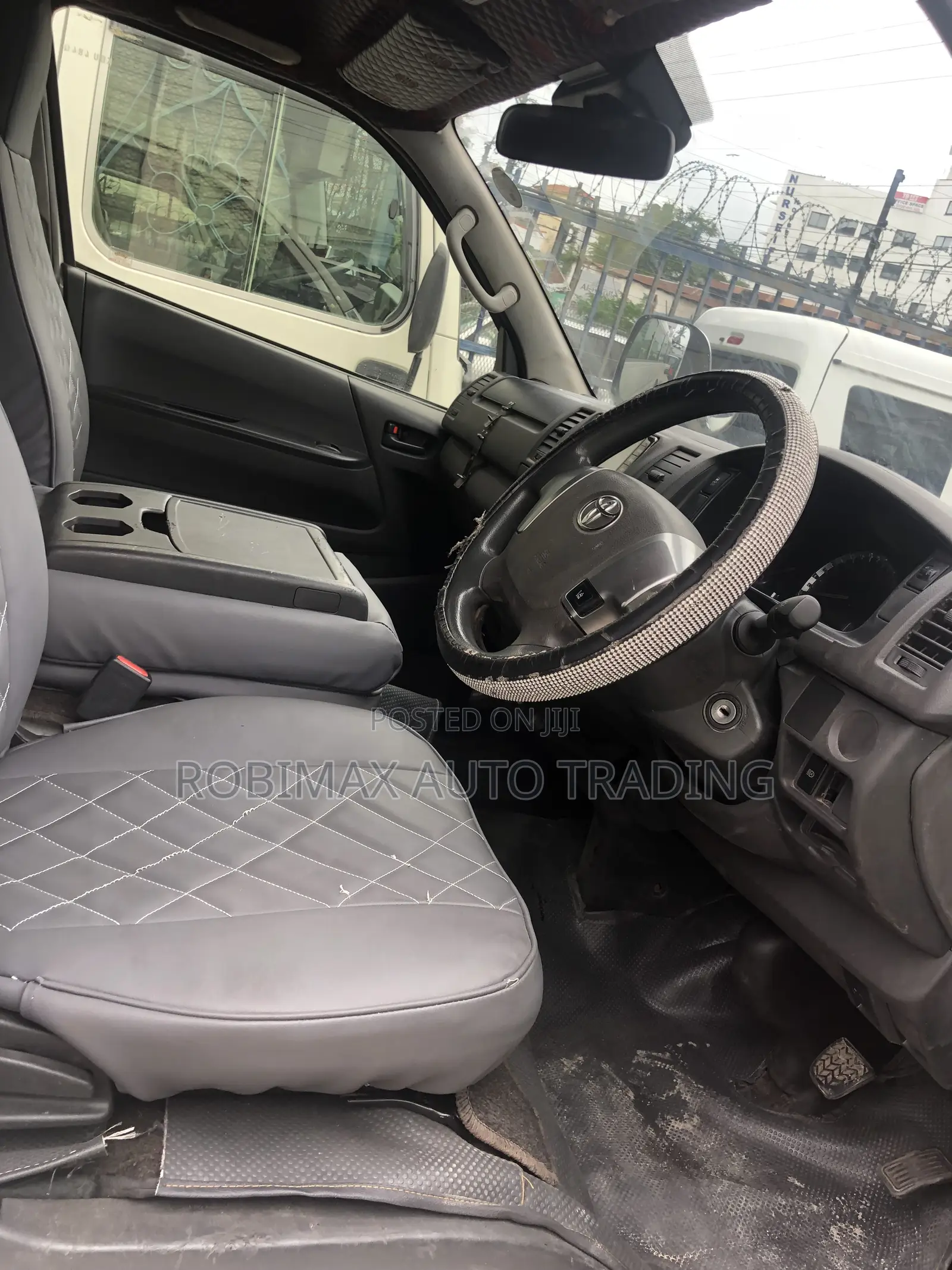 Toyota HiAce 2018 White