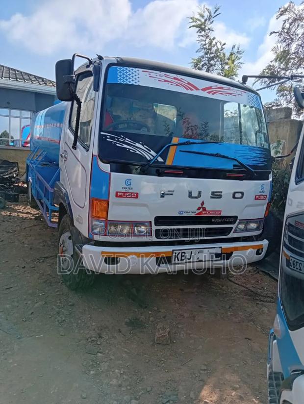 Mitsubishi Fuso Fighter Water Bowser - thumbnail 3