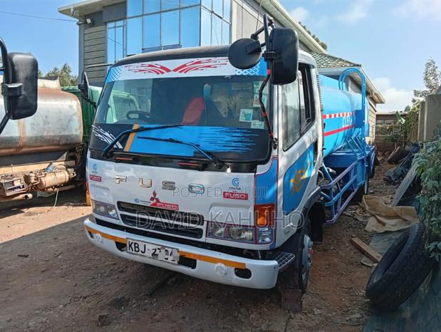 Mitsubishi Fuso Fighter Water Bowser - thumbnail 4