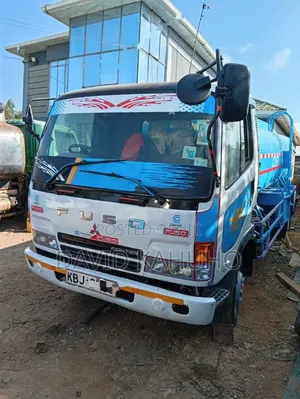 Mitsubishi Fuso Fighter Water Bowser 2005 White