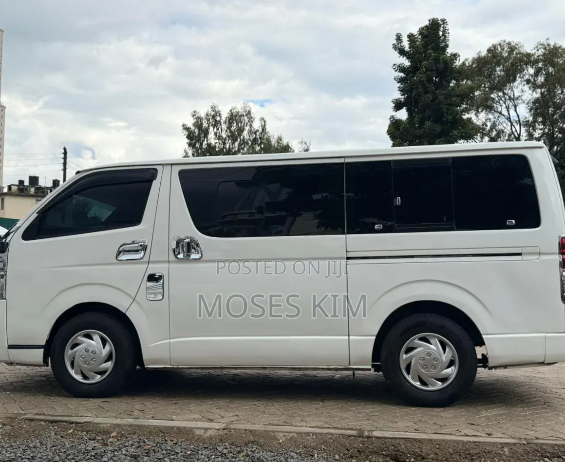 Toyota HiAce 2016 White