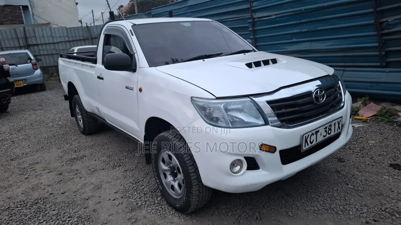 Toyota Hilux 2011 White