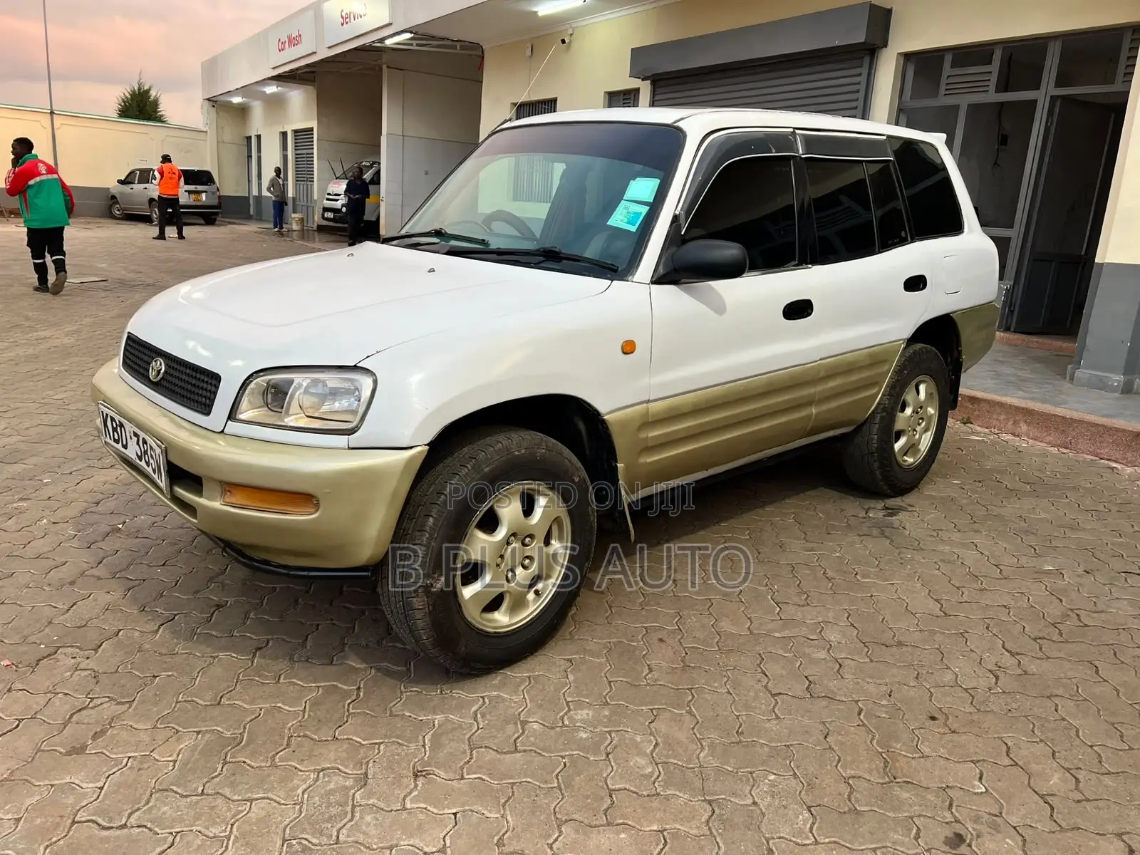 Toyota RAV4 2001 White