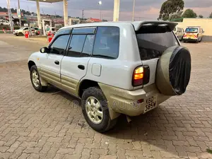 Toyota RAV4 2001 White
