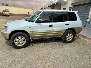 Toyota RAV4 2001 White