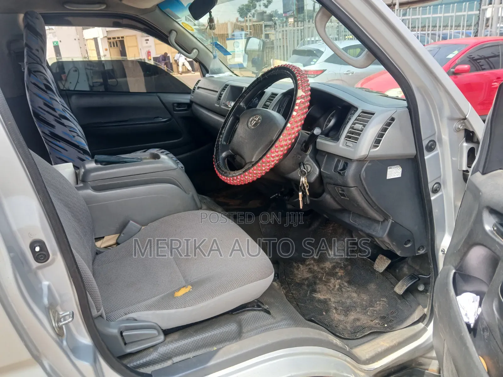 Toyota HiAce 2010 Silver