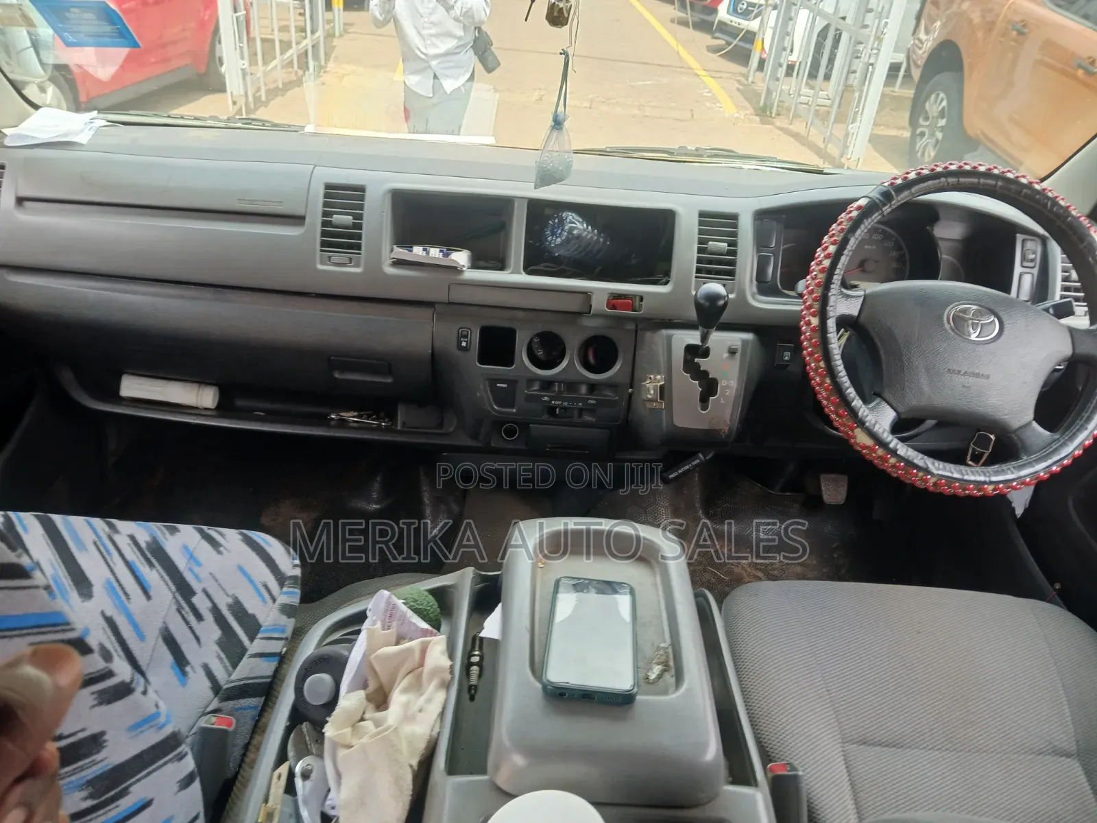 Toyota HiAce 2010 Silver