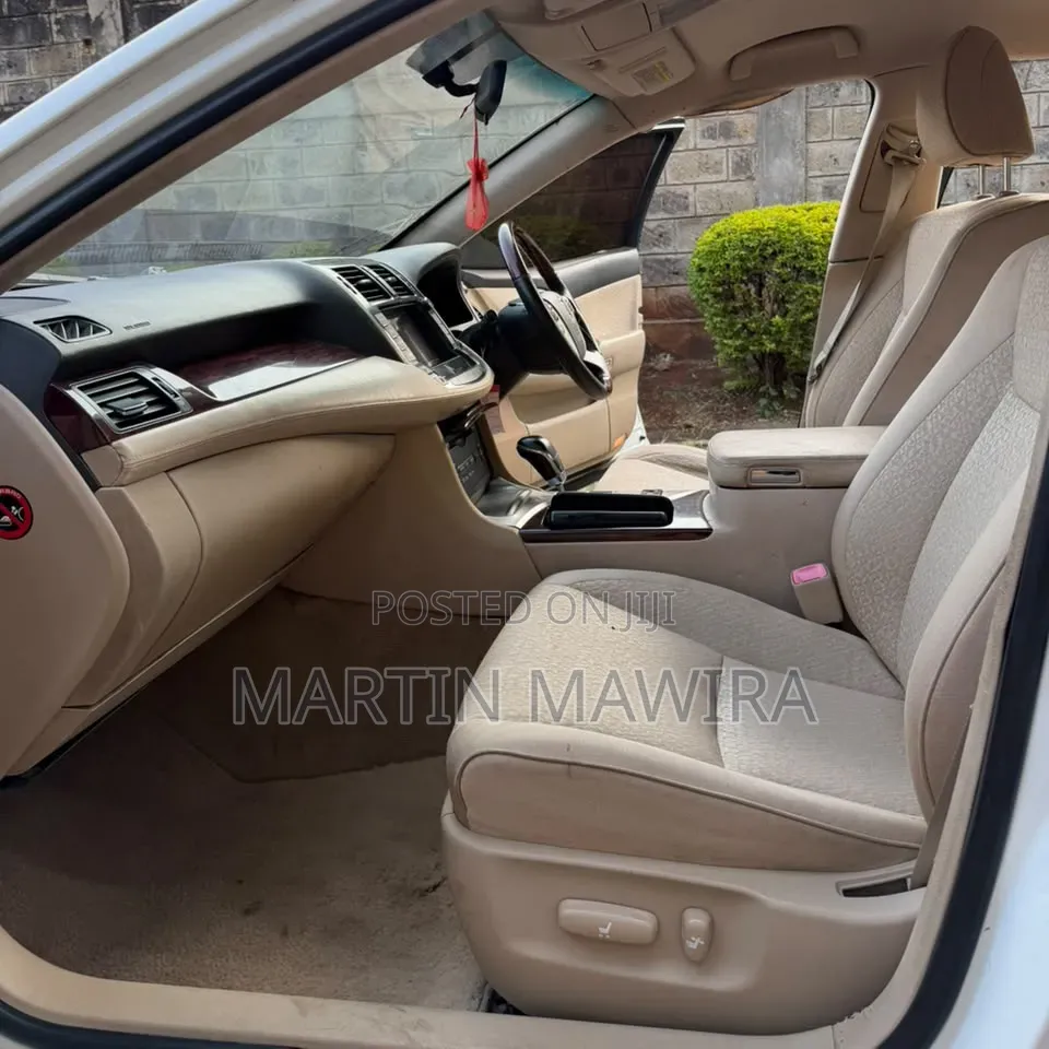 Toyota Crown 2012 White